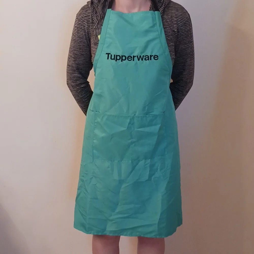 Tupperware nylon apron with pockets fully adjustable